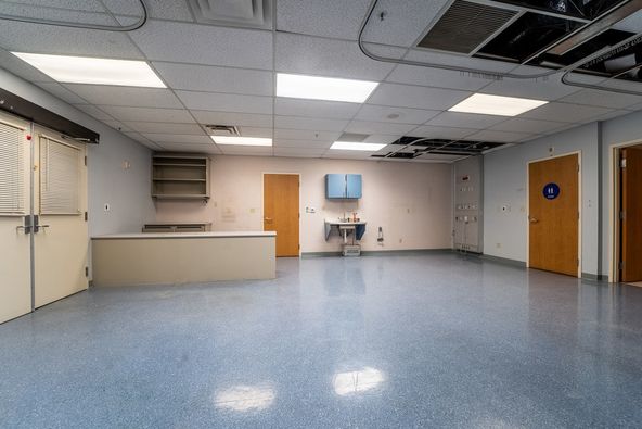 Veterans Affairs Outpatient Clinic: 351 Hartnell Ave, Redding, CA 96002